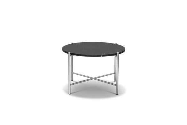 Rund, sort top foldestol med en skinnende metalramme fra TomorrowsDesign, isoleret på en hvid baggrund.