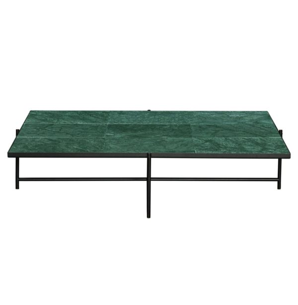 Et moderne lavprofil sofabord med en rektangulær mørkegrøn marmorplade og en enkel sort metalramme, isoleret på en hvid baggrund. Dette stykke er perfekt til fans af TomorrowsDesign-æstetik.