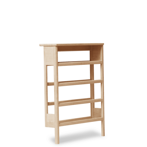 En køkkenvogn i træ med hylder, designet af TomorrowsDesign, står på en almindelig grøn baggrund. Vognen er konstrueret med en øverste galleriskinne og fire vandrette opbevaringshylder.