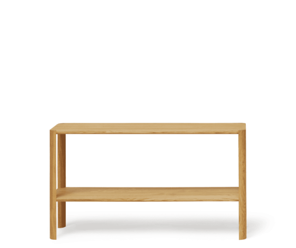 Et enkelt, træ, FORM & REFINE - Leaf Reol 1x2 sofabord med en nederste hylde, sat mod en almindelig grøn baggrund.