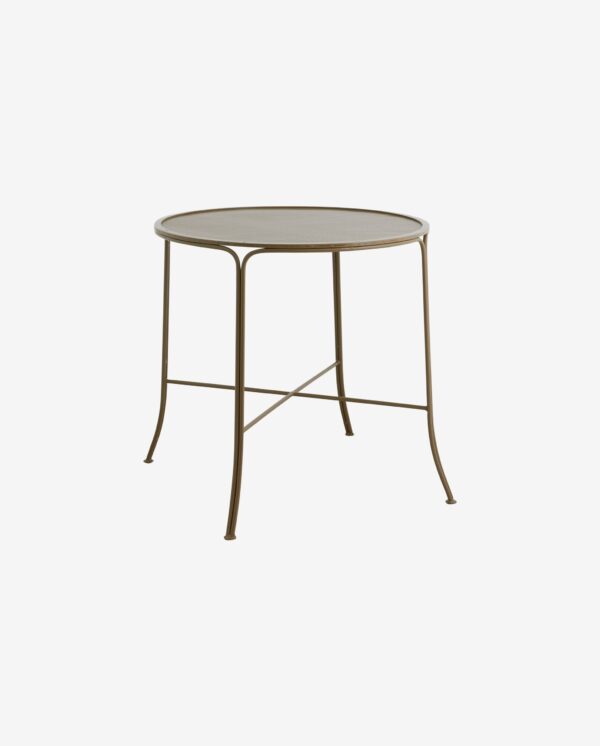 Et lille, rundt bistrobord med en slank beige plade og et slankt stel af bronze med understøtninger på kryds og tværs. bordet er sat mod en almindelig hvid baggrund.