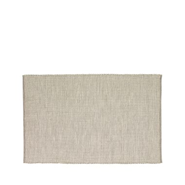 Et rektangulært, tekstureret beige tæppe isoleret på en hvid baggrund, med et detaljeret vævet mønster med rene kanter.