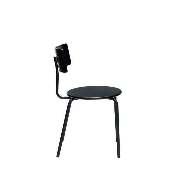 En sort moderne stol med cirkulært sæde og minimalistisk ryglæn mod hvid baggrund.