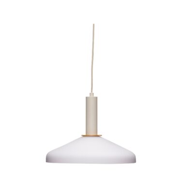 En minimalistisk pendel med en bred, kuppelformet hvid skærm med en smal metallisk stang og cylindrisk fastgørelse foroven, isoleret på en hvid baggrund.