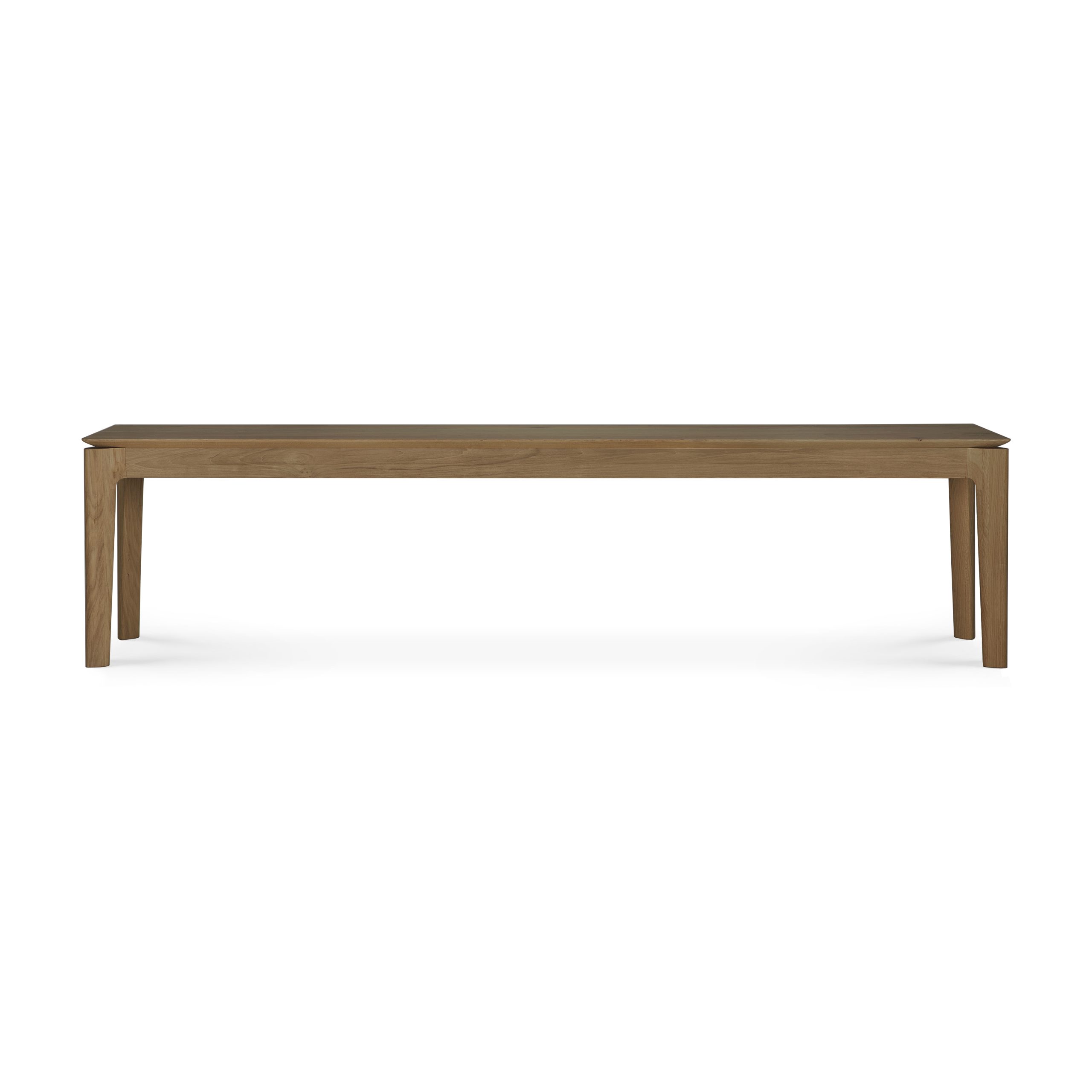 En Bok bænk - teaktræ med fire lige ben. Bænken har et enkelt, minimalistisk design med en glat overflade og naturlig træfinish. Baggrunden er ensfarvet hvid.