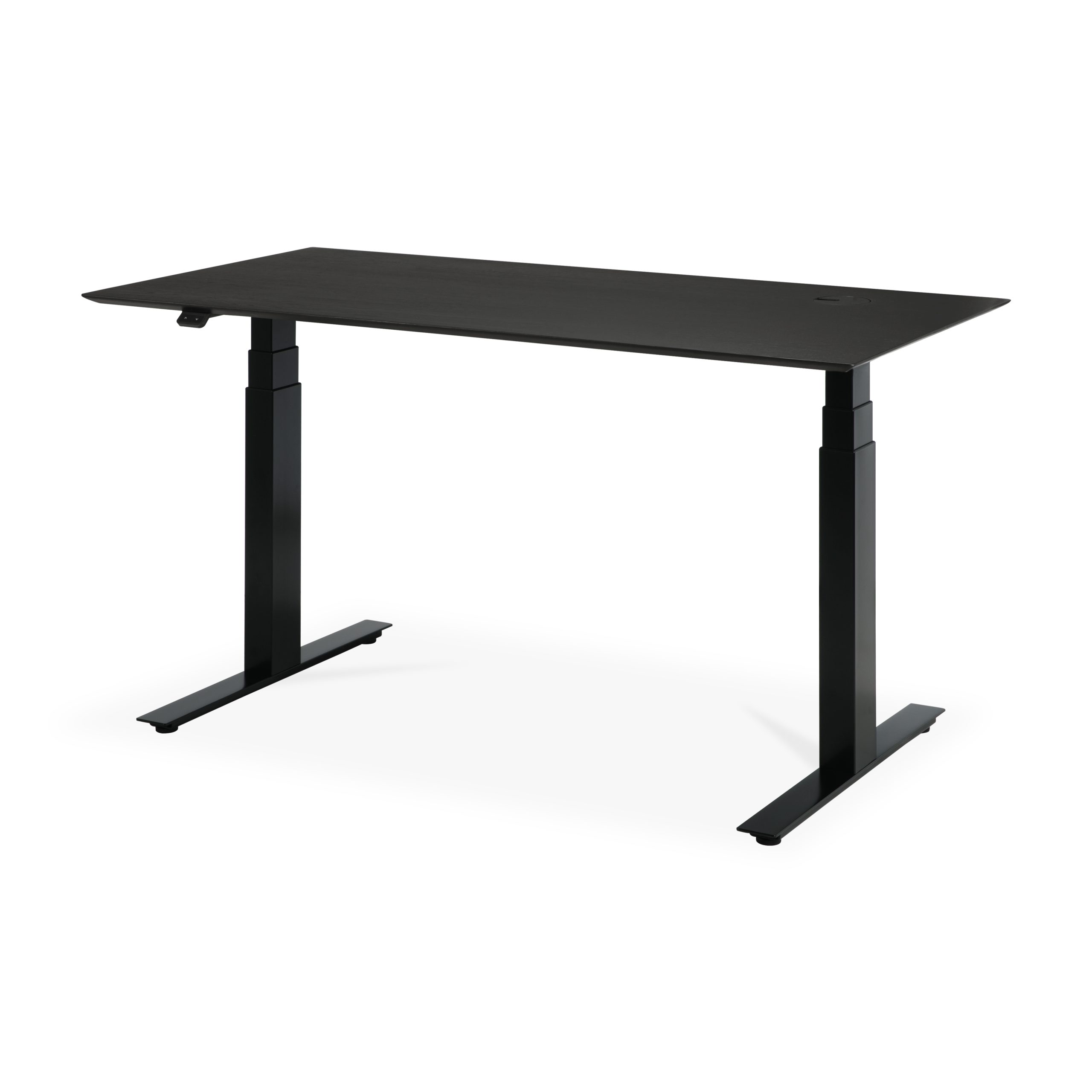 Bok justerbart skrivebord - lakeret eg sort top - sort base - rektangulær - med kabelføring - EU. Der er et lille kontrolpanel på venstre side af skrivebordet til justering af højden. Skrivebordet har et minimalistisk design med et slankt, moderne look.
