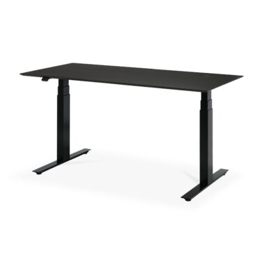 Et Bok justerbart skrivebord - lakeret eg sort top - sort base - rektangulær - med kabelføring - EU med et slankt, moderne design. Skrivebordet har en rektangulær bordplade og robuste metalben, med kontrolknapper på venstre side til justering af højden.