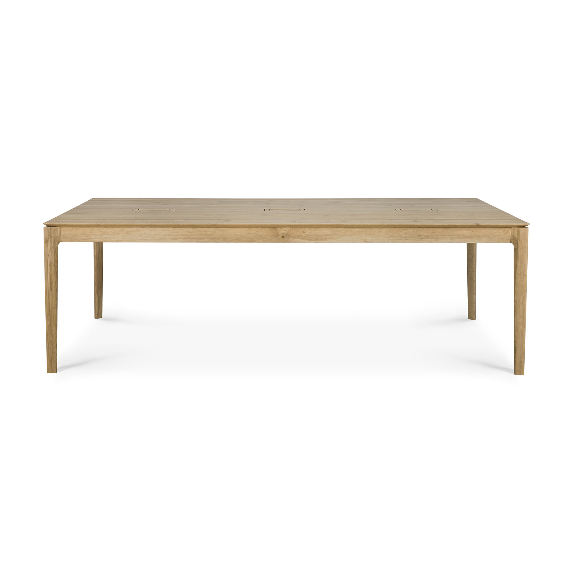 Et Bok cowork skrivebord - lakeret eg - CEE7/3 (DE, NL, ES, RU...) med en glat, flad overflade og enkle, rene linjer. Skrivebordet har fire lige ben og en naturlig træfinish. Det er fotograferet mod en hvid baggrund.