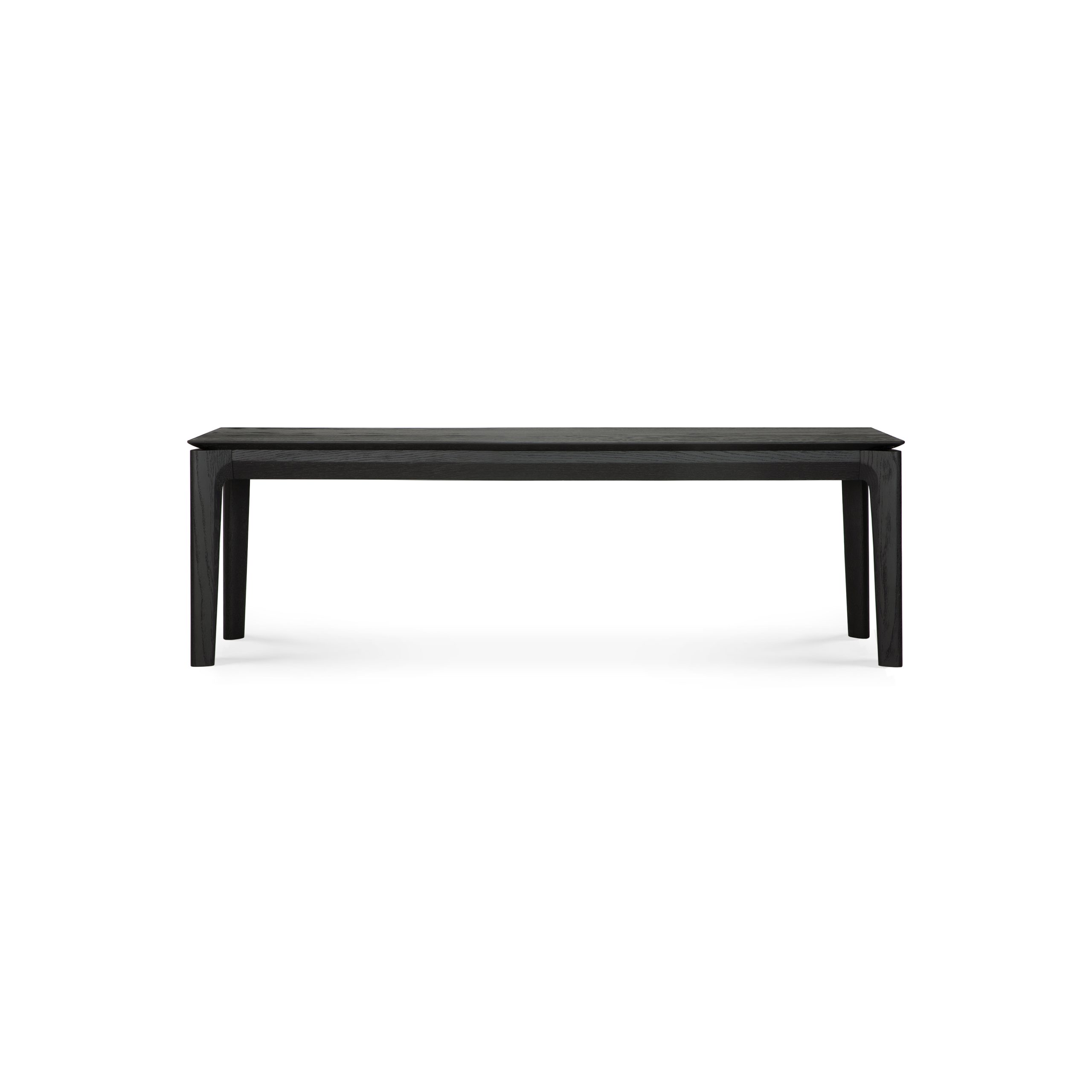En sort rektangulær Bok bænk - lakeret eg - sort med en glat overflade og fire vinklede ben. Den har et minimalistisk design og er fotograferet mod en hvid baggrund.