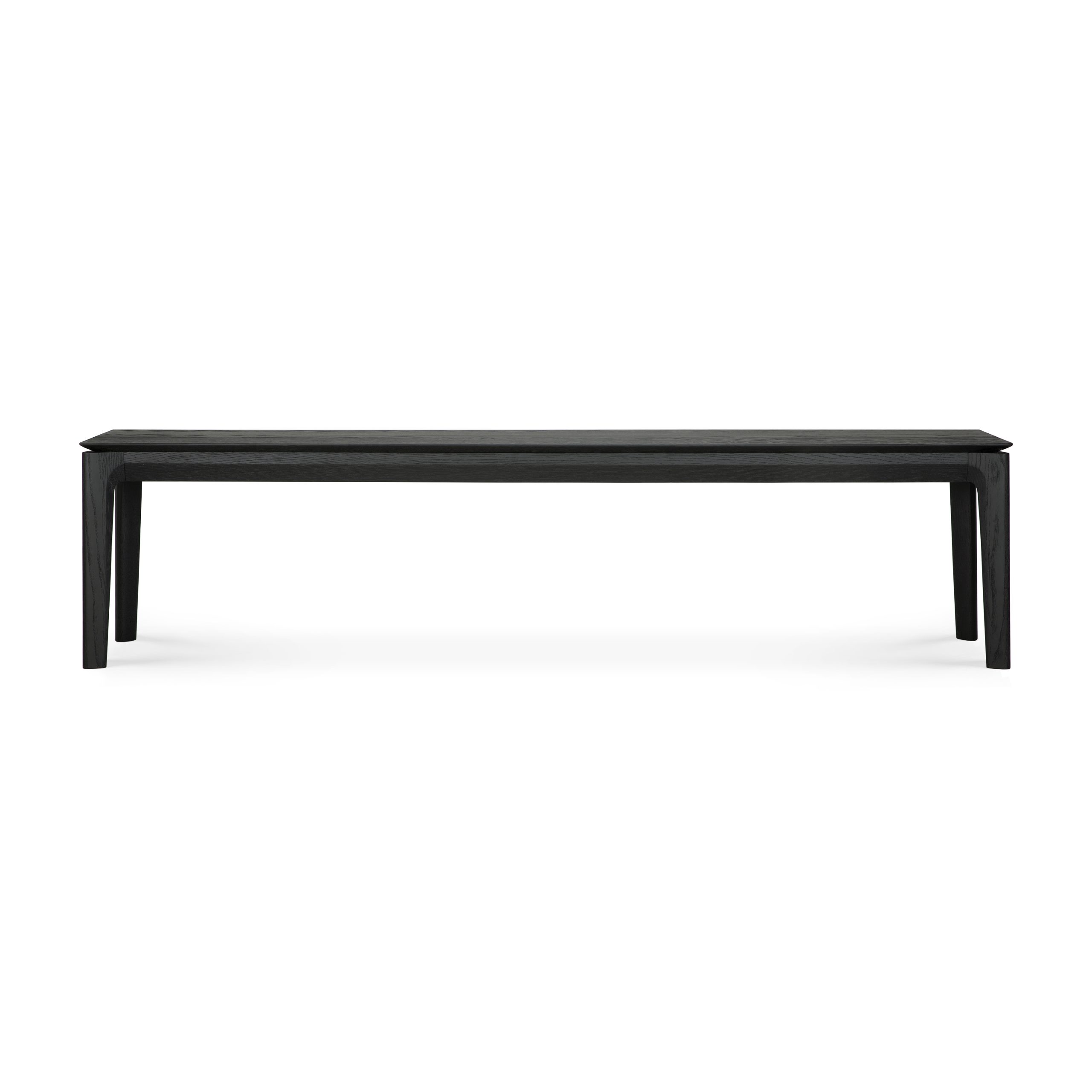 En minimalistisk, moderne Bok bænk - lakeret eg - sort med et rektangulært sæde og fire lige ben. Bænken er vist mod en ren hvid baggrund, hvilket understreger dens enkle og funktionelle design.