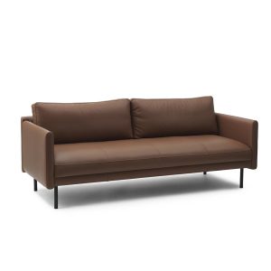 En minimalistisk moderne brun lædersofa med et slankt design og tynde metalben, isoleret på en hvid baggrund, perfekt til moderne interiør.
